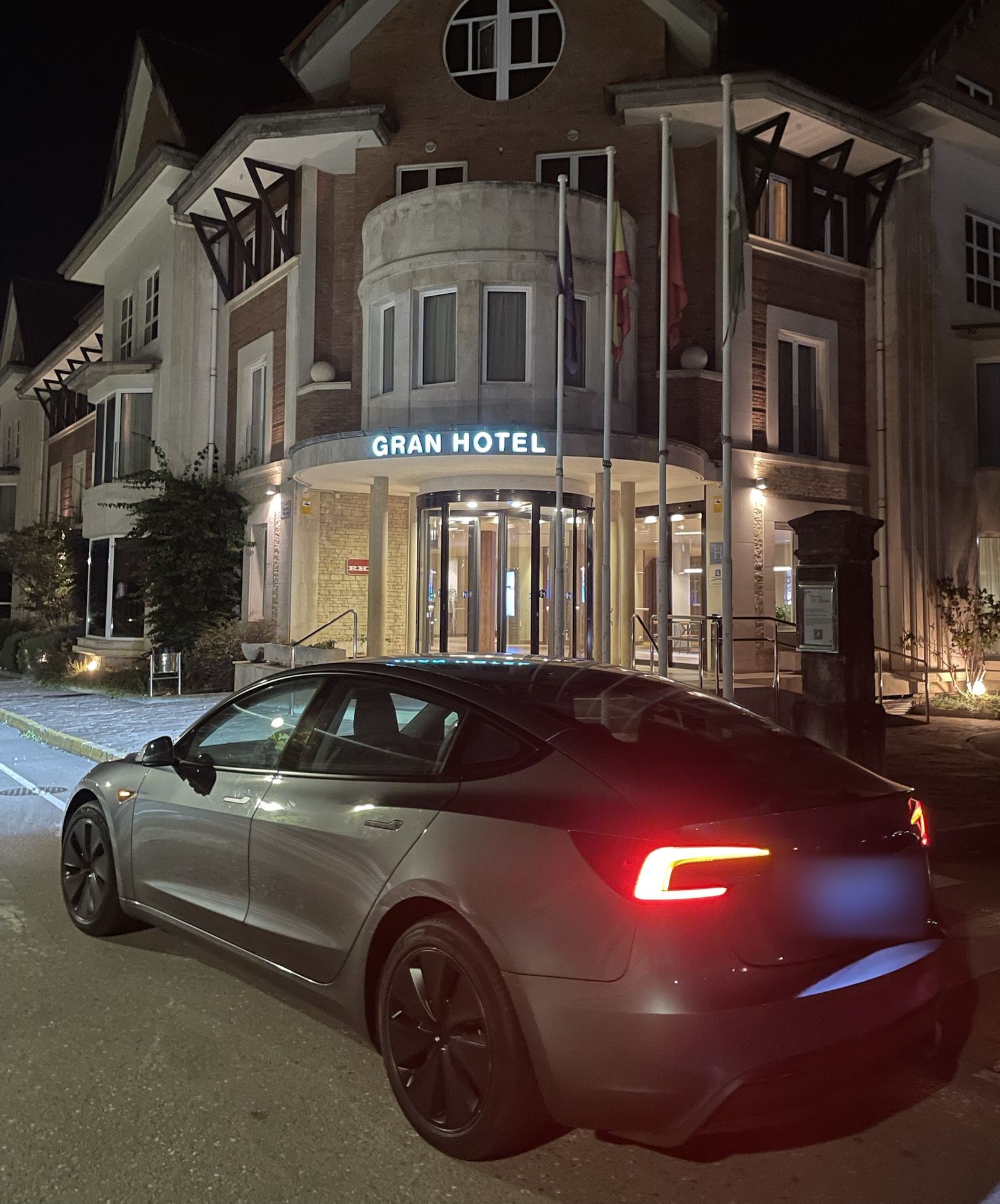 Traslado nocturno a la puerta del hotel
